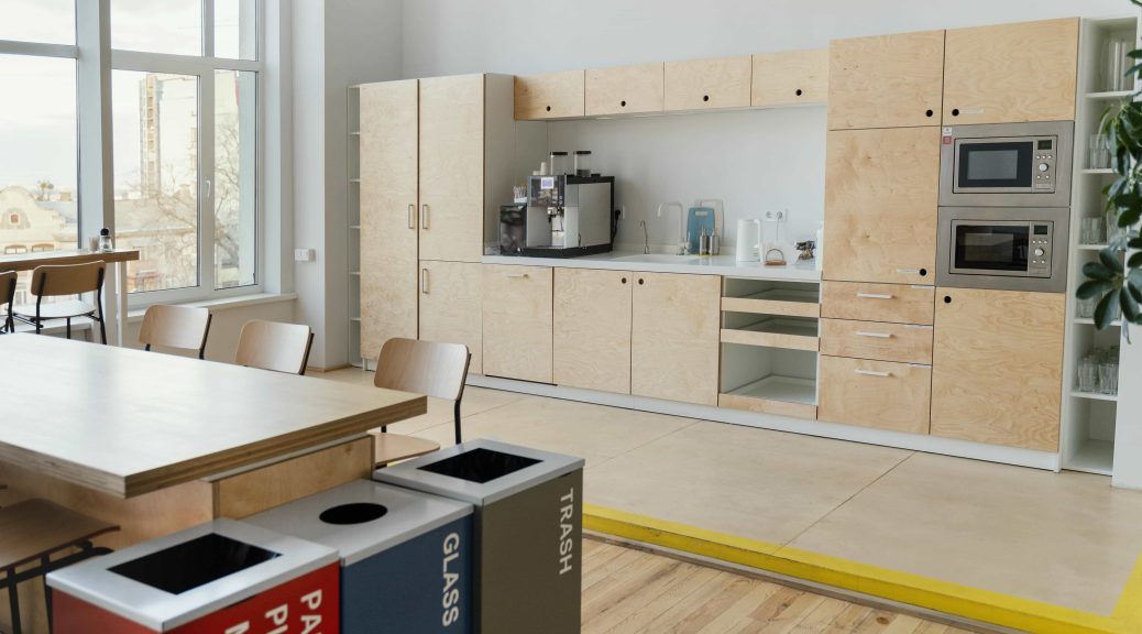 Modular Kitchen vs Custom Carpentry